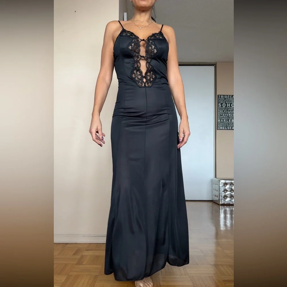 SOLD Vintage Sears Night Gown - Picture 10 of 12